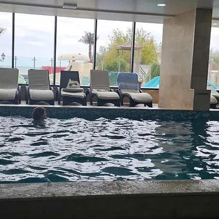 Alezzi Pool & Heated Swimming Pool Năvodari