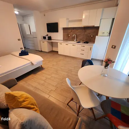 Alezzi Pool & Heated Swimming Pool Apartment *
