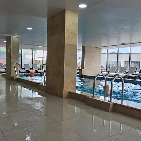 Alezzi Pool & Heated Swimming Pool Apartment